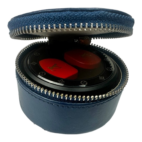 Louis Vuitton Horizon Monogram Earphones - Picture 6 of 7